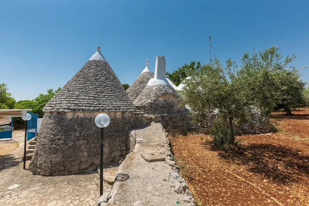 2496 Trullo Chiaro di Luna by Perle di Puglia