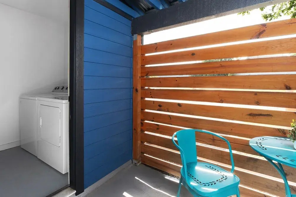 Cozy-Chic 2BR  Patio Ideal for Groups