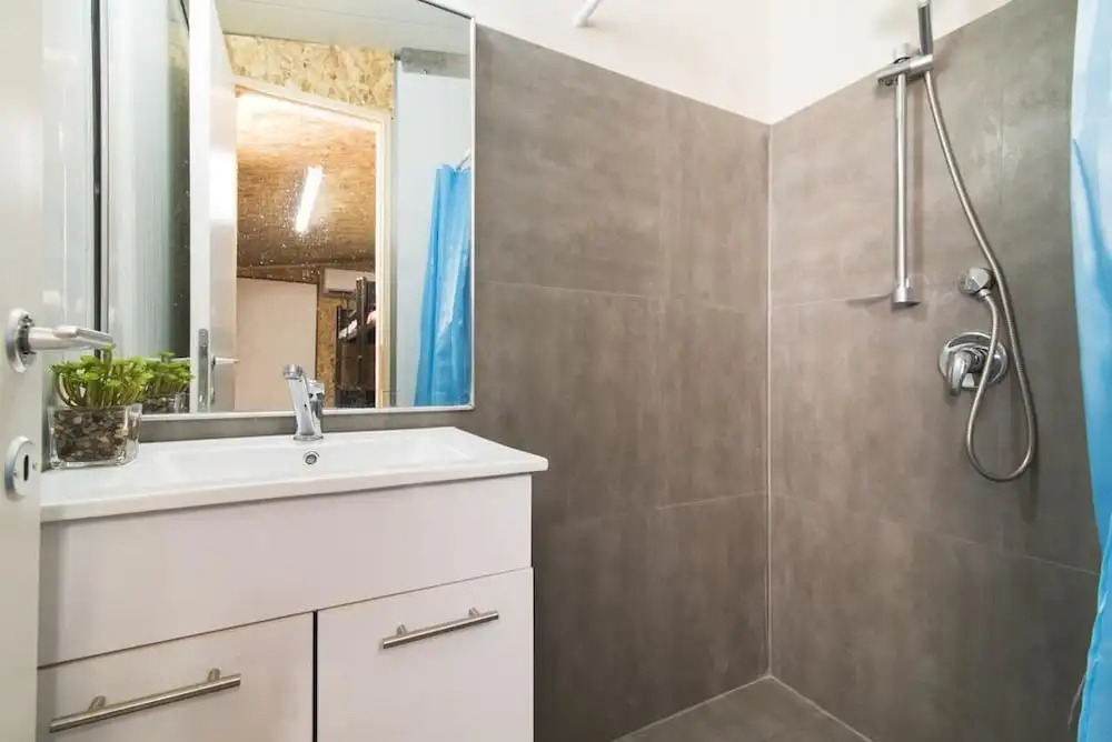 Sapir Hostel - Adults Only