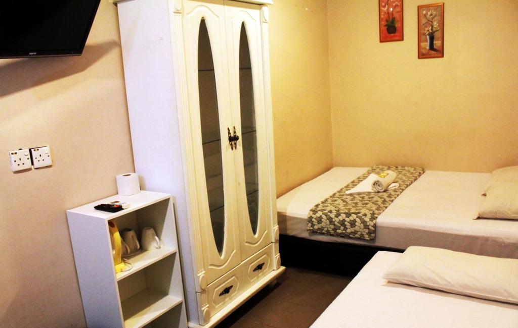 OYO 43927 Sassana Hotel (Sanitized Stay)