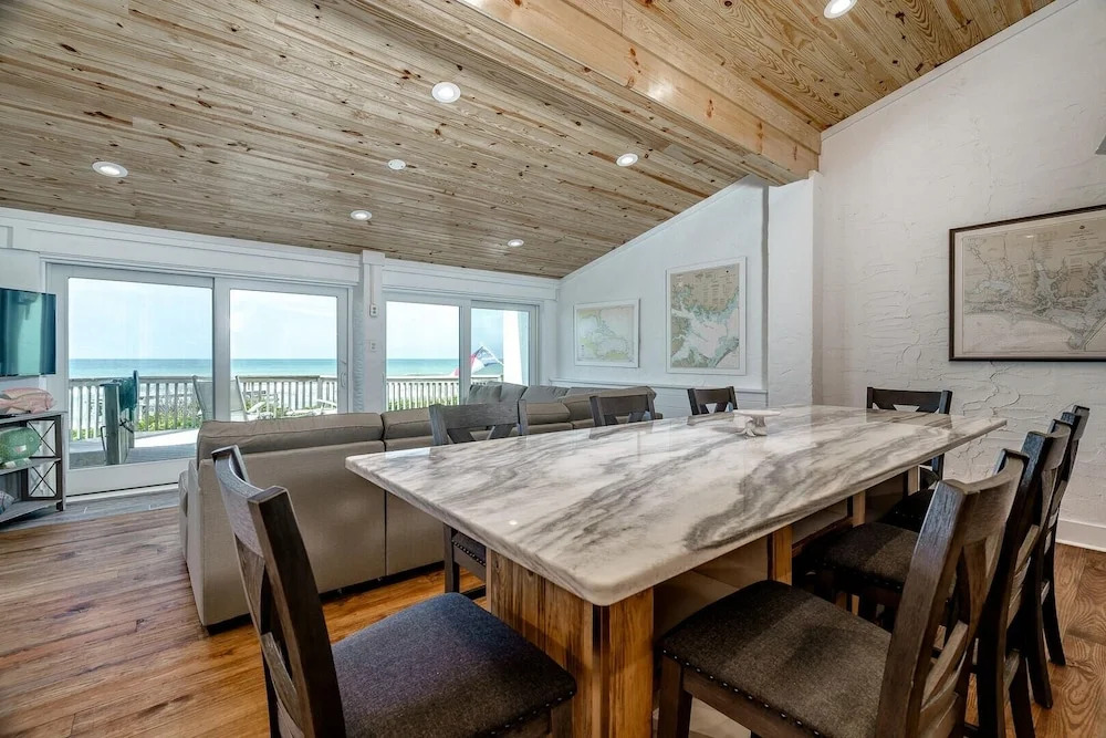 Oceans 6 4 Bedroom Condo by RedAwning