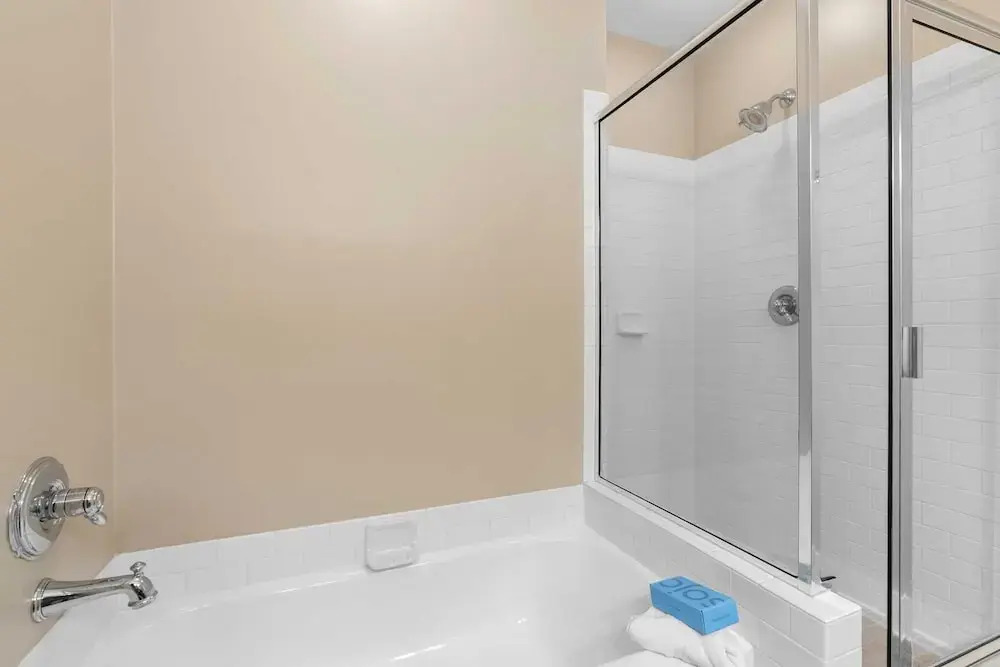 Salty Air & Blue Mountain Flair 3BR Condo w/ Pool, Balcony & Beach Access!