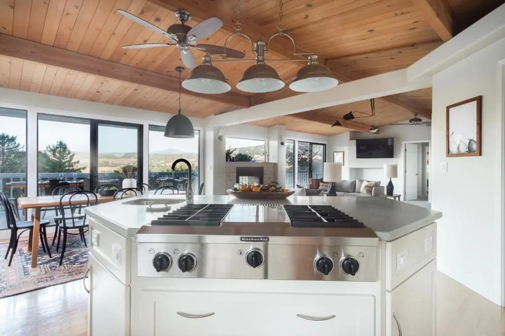 Vino Blanco by AvantStay Private Wine Country Home w Mtn Views Deck