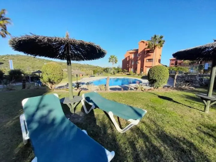 Apartamento espacioso muy tranquilo y con jardines cercano a la playa y con 06 piscinas