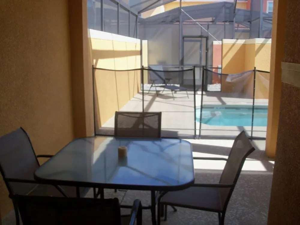 Paradise Palms 8961