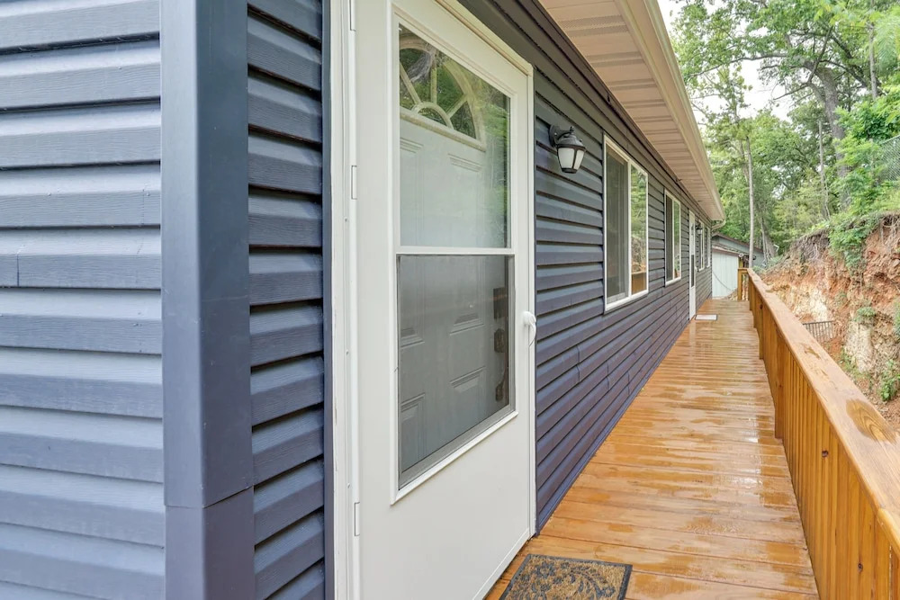 Grill, Boat Slip, & Game Room: Calm Cove Apt!