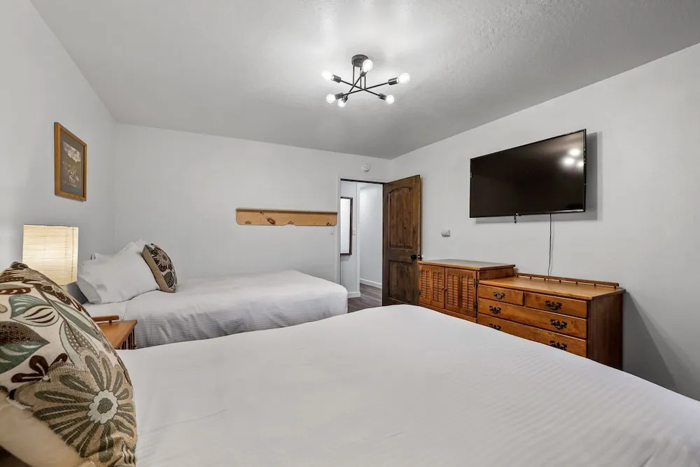 Luxury at Altitude â Base Camp 2 Bedroom 2 Condo by RedAwning