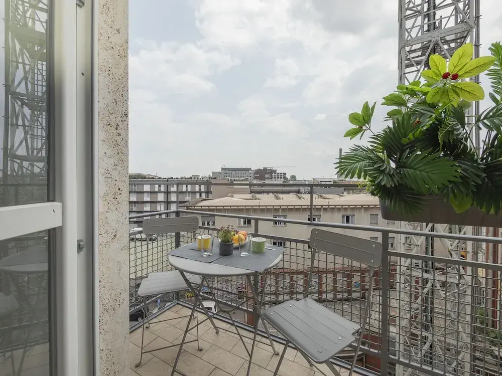 Spinoza - Modern 1 br With Balcony Steps From Piola