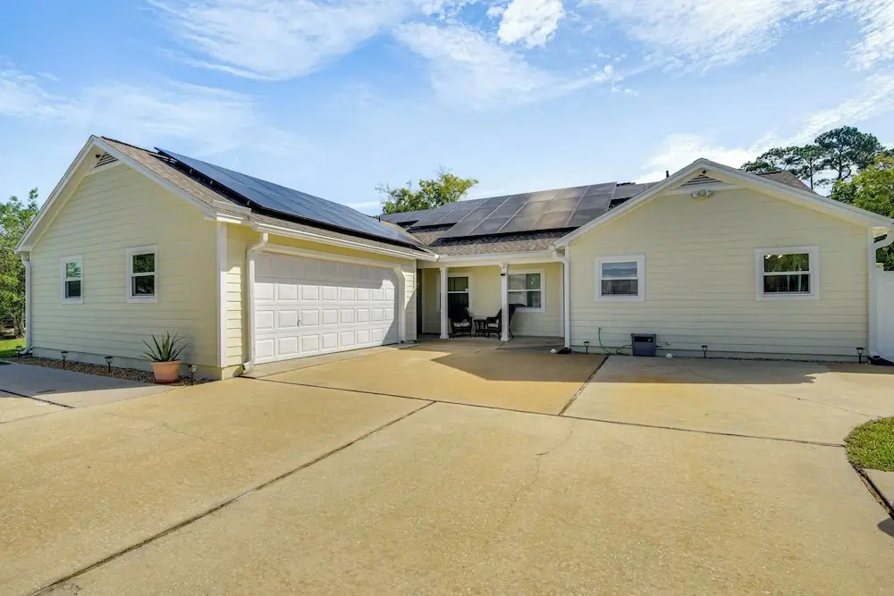 Palm Coast Home w/ Hot Tub - 3 Mi to Beaches!