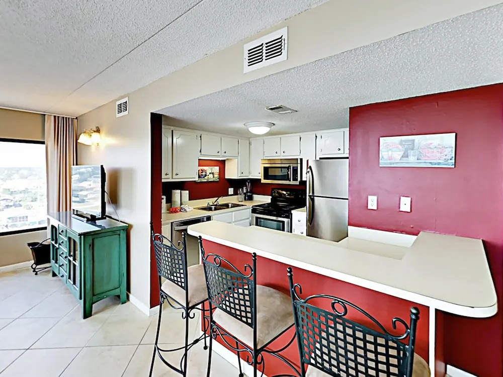 Gulf-front W/ Pool - Adjacent To Gulf Place 3 Bedroom Condo