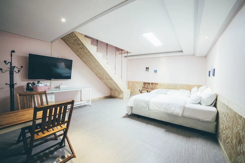Hole in one Hotel