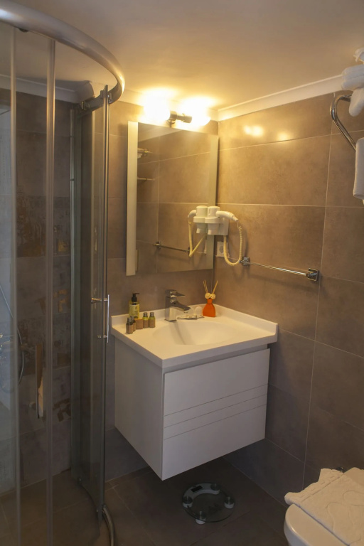 Letstay Hotel