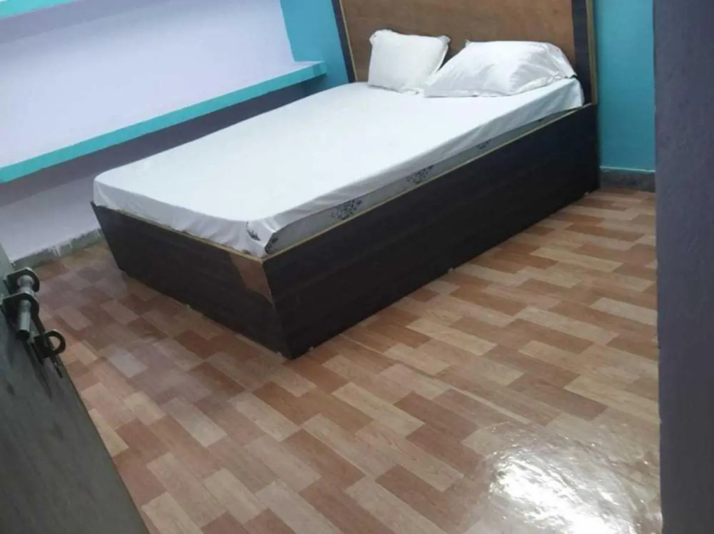 Oyo 93022 Krishna Stay In