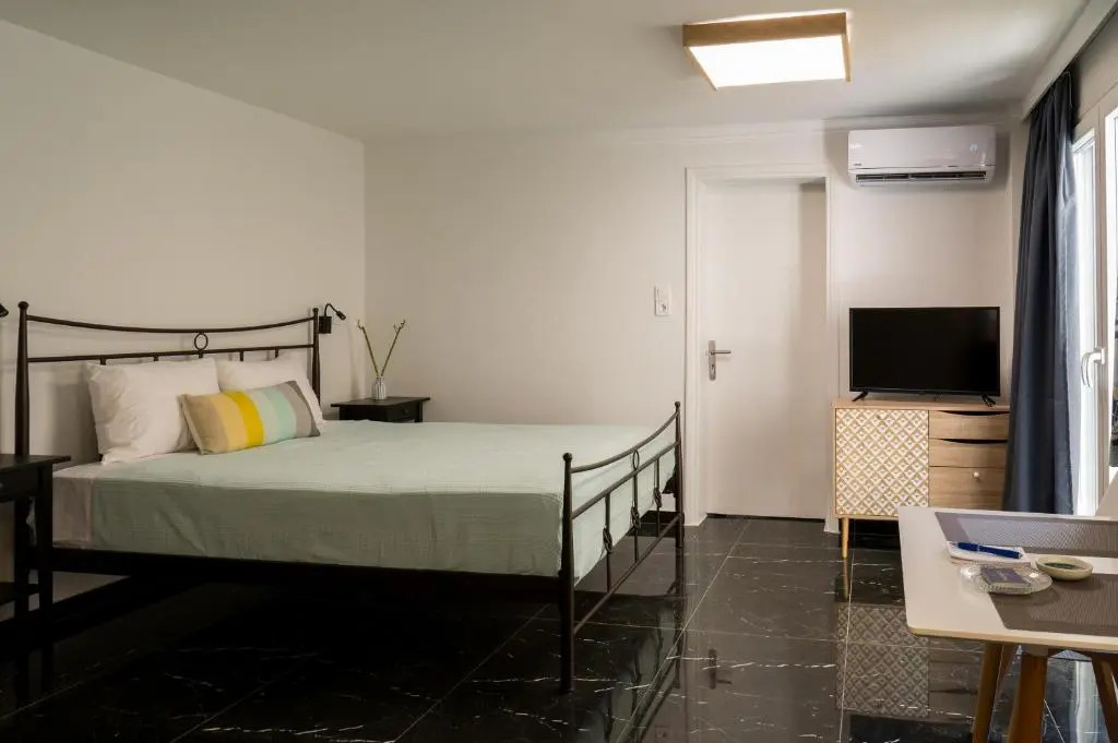 CHROMA Lodge Rafina