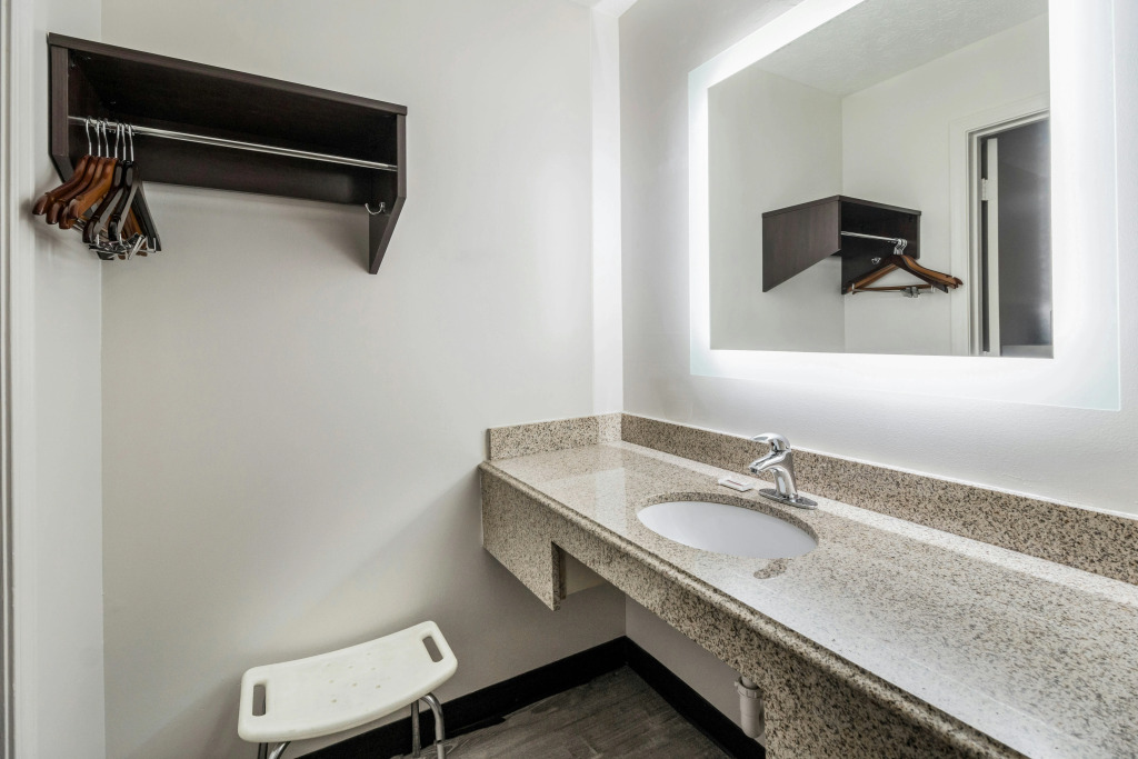 Red Roof Inn Cadiz