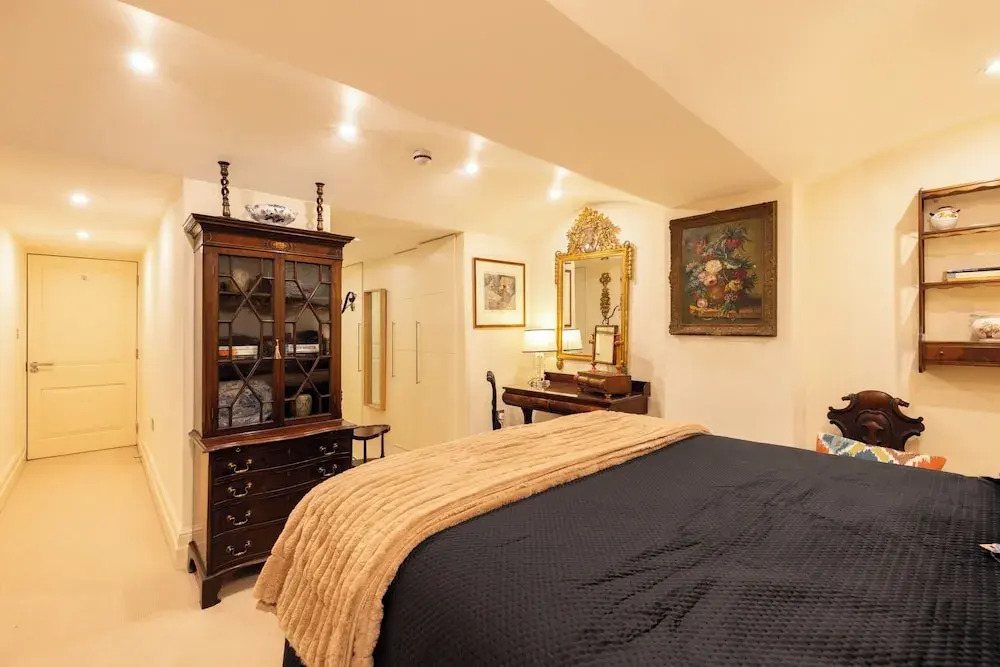 Large 4-bed 8-guests W/patio 1841 House Paddington
