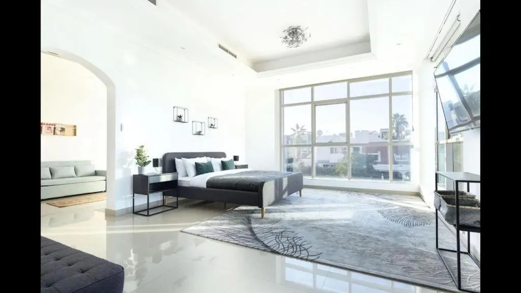 Hometown Apartments - Incredible 4 Bedroom plus maidsroom Villa
