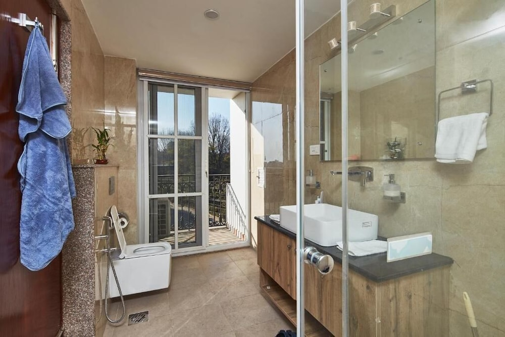 Luminous Apartments & Suites