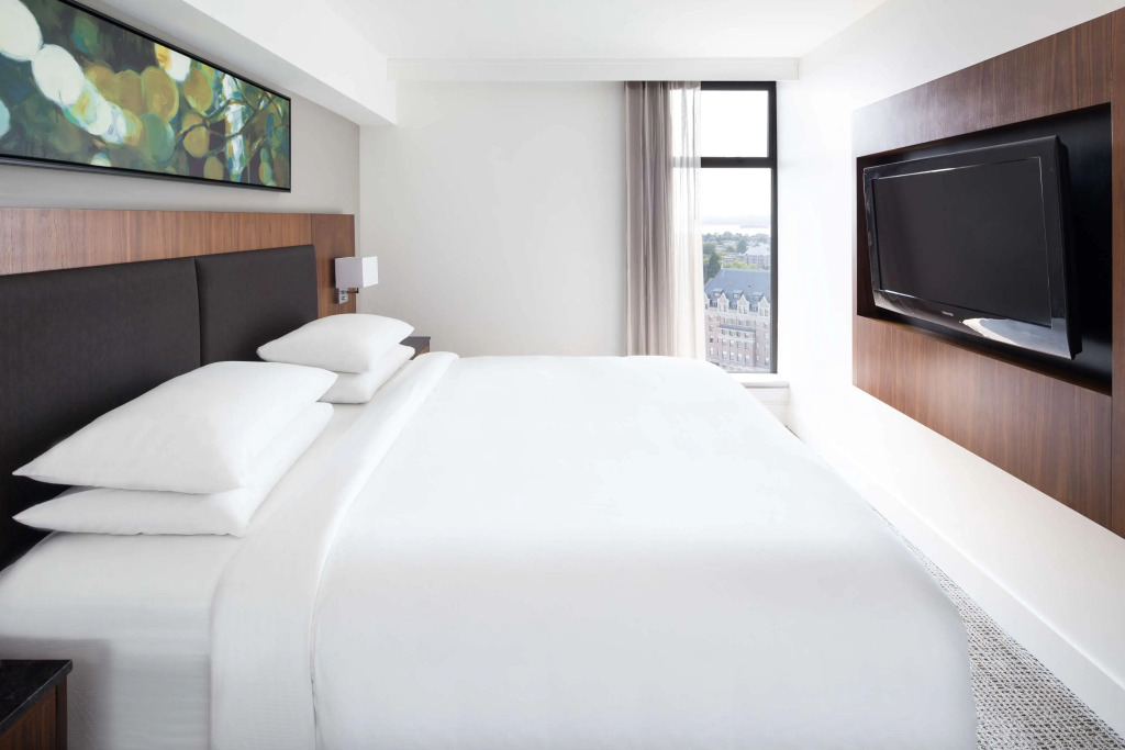 DoubleTree by Hilton Hotel & Suites Victoria