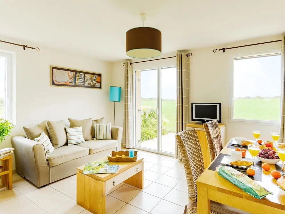 Coastal Apartment Escape in Cancale
