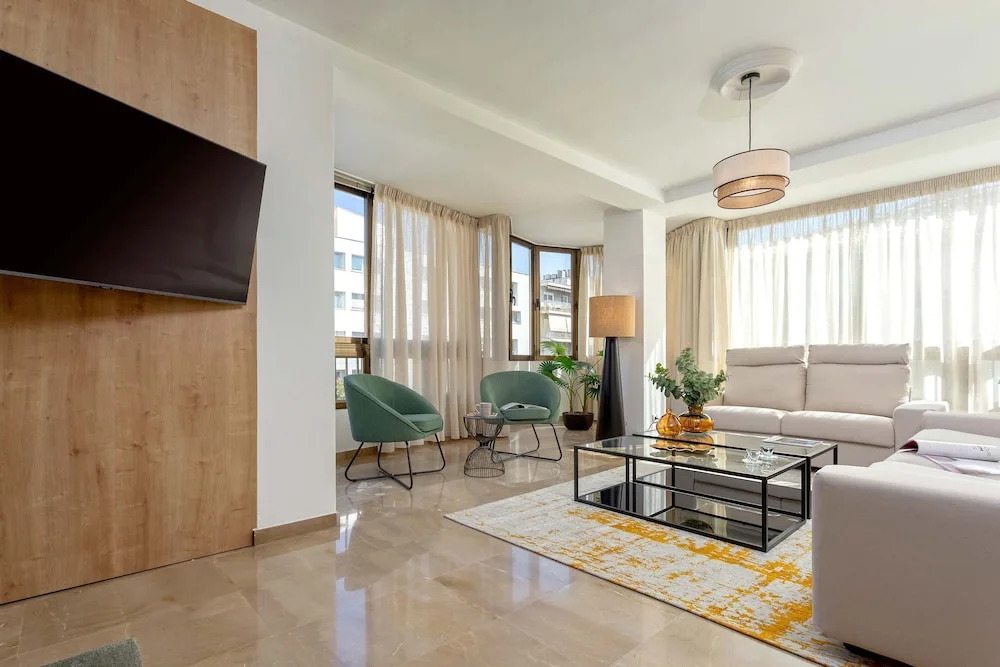 Luxury Apartment in City Center Puerta Real II