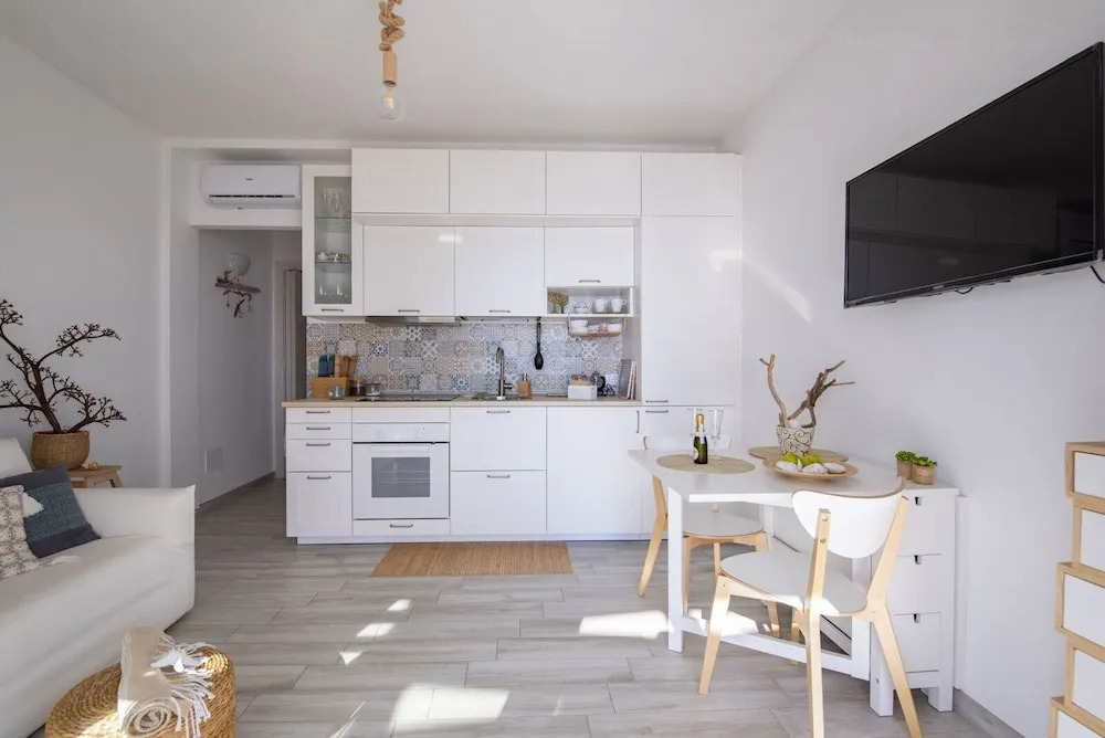 Vera's White Pearl Apartment