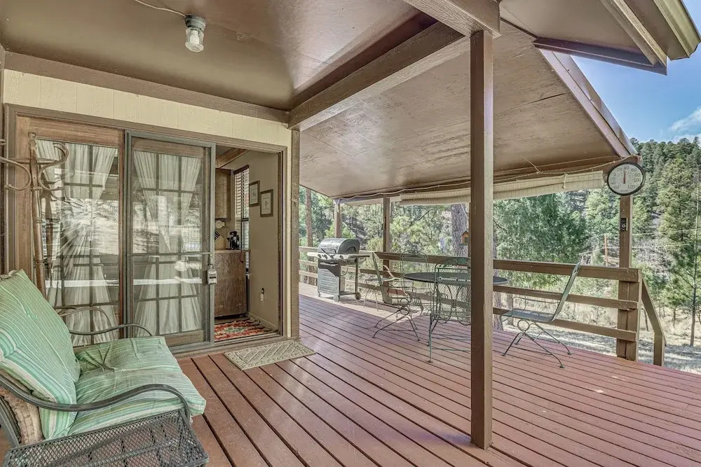 1 Mi to Downtown Ruidoso: Peaceful Forested Cabin!