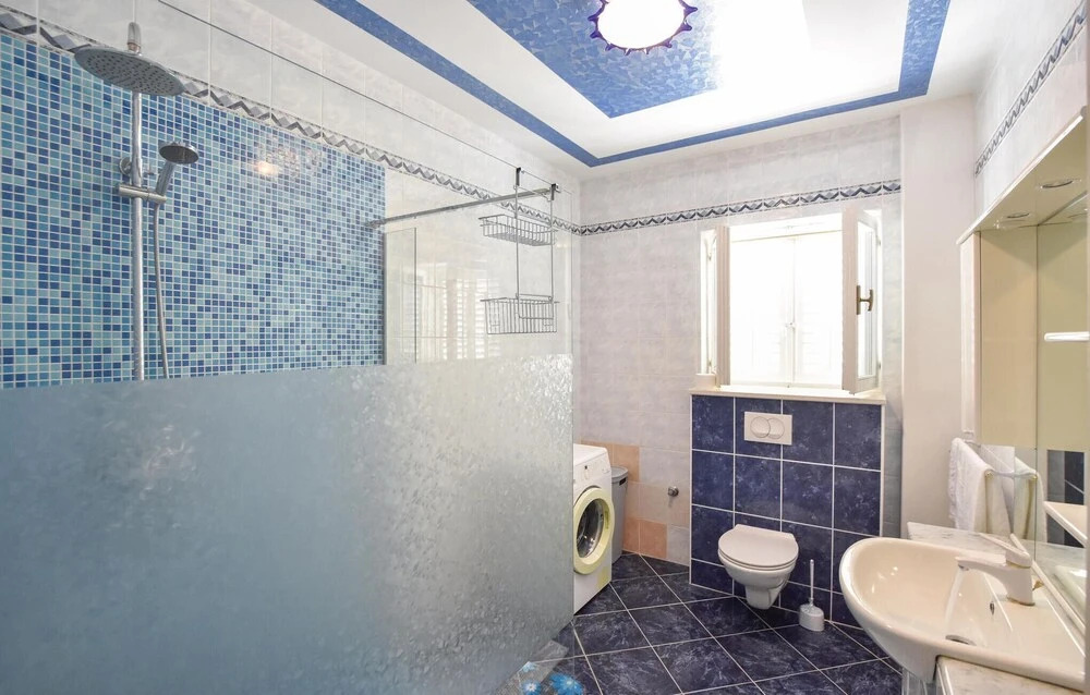 Nice Home in Podstrana With Wifi and 2 Bedrooms