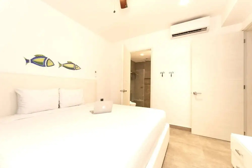 Beautiful Penthouse for 2 With Private Patio and Common Pool in the Building