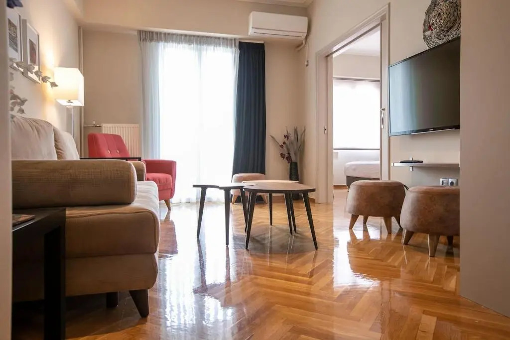 Luxurious 4 bdrm+3 bath Apt in the heart of Athens