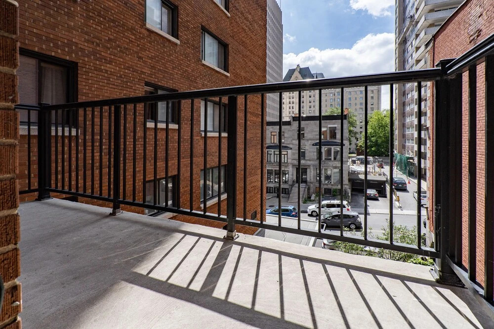 Bold Downtown Montréal Suites by Sonder