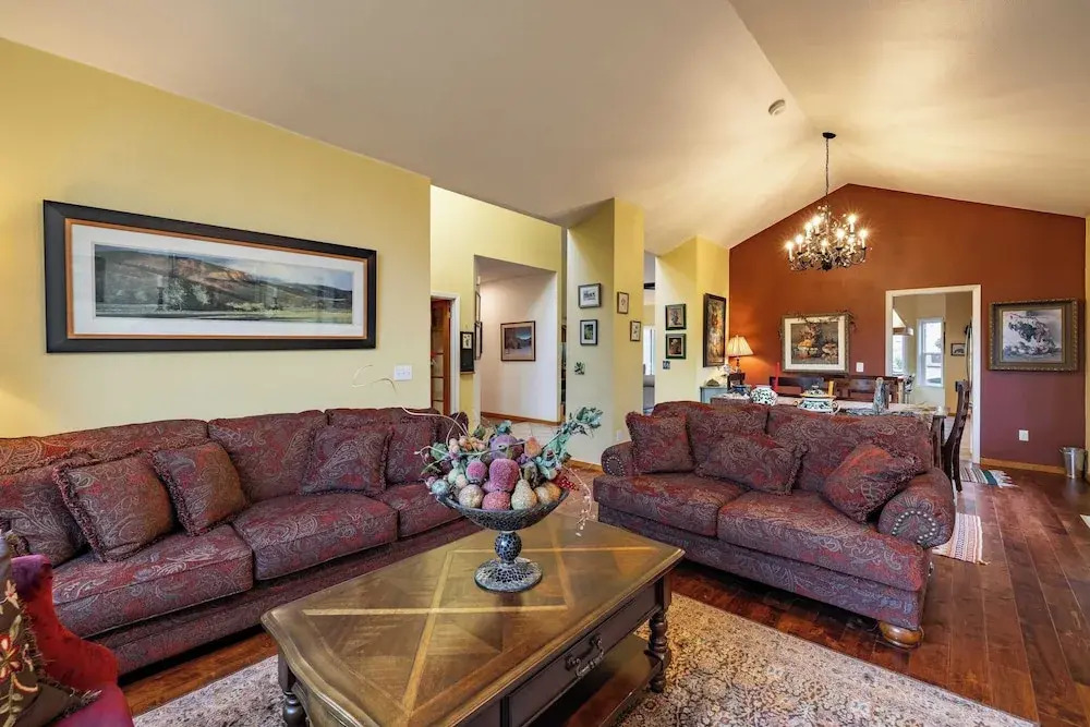Valley of the Moon by Avantstay Tranquil Escape, Large Yard w/ Hot Tub & Fire Pit