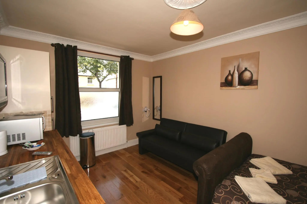 Central Studios Gloucester Road by RoomsBooked