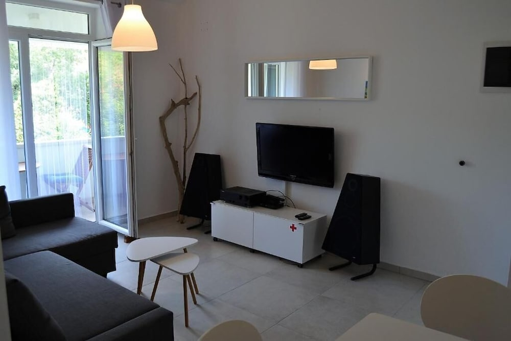 Apartments Ari i Segi