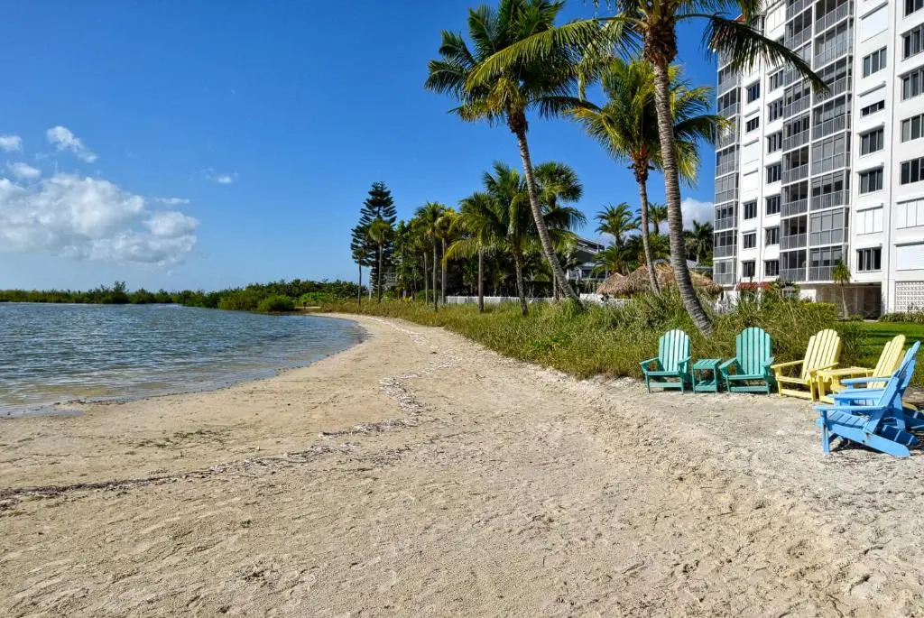 Sun Caper 208, Sleeps 6, Gulf Front, 2 Bedrooms, Elevator, Heated Pool