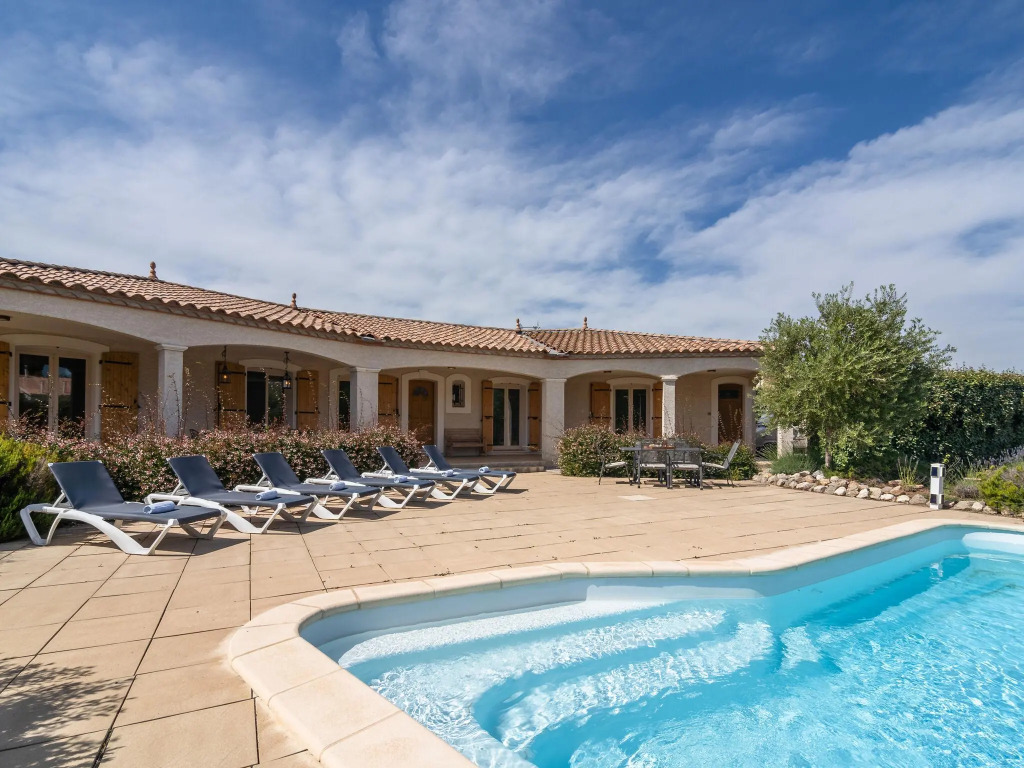 Luxurious villa with private swimming pool