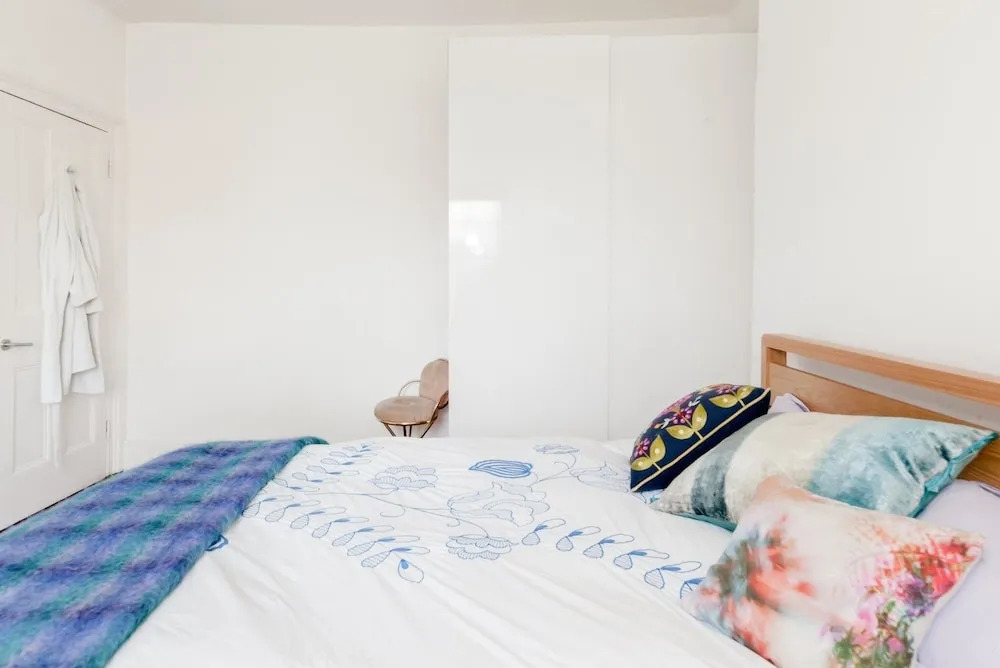 Arty Islington Home