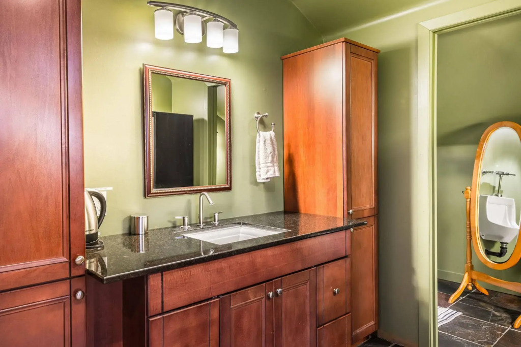 Abbott Road Suites