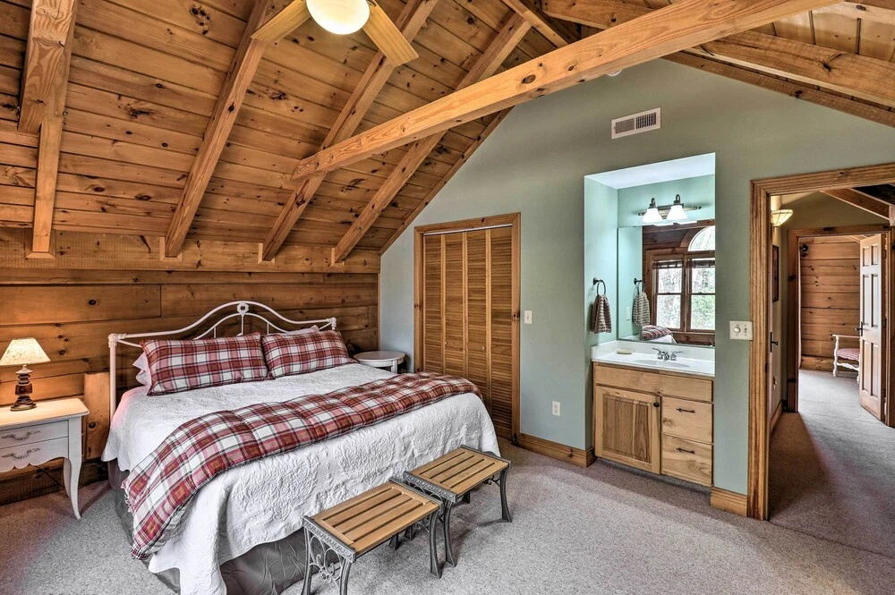 Private Sapphire Valley Resort Cabin w/ Mtn Views!