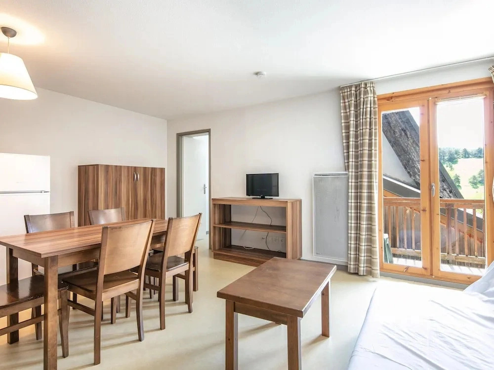 1-bedroom Apartment for Family of 6