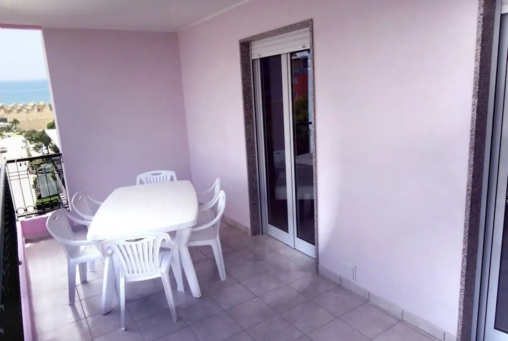 Welcoming Apartment With Pool-beahost