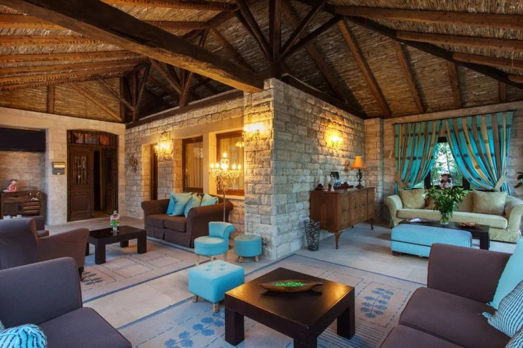 Achtis Hotel