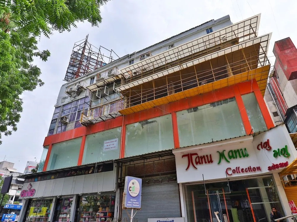 OYO 8692 Hotel Vibrant Regency