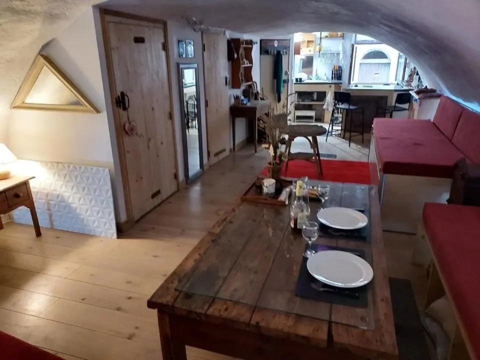 Studio atypique rue de Turin (ancienne étable de village)