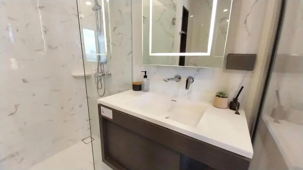 Luxury Apartment Queen Sirikit Asok Termianl 21