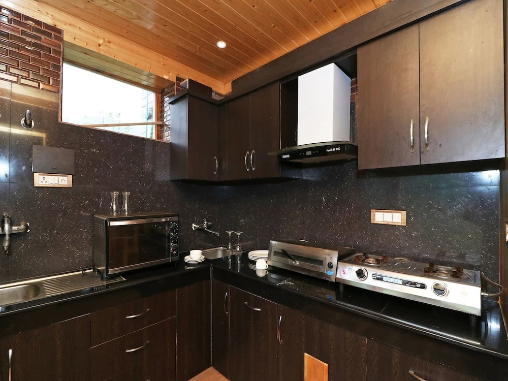 OYO 14072 Home Luxurious Studios Rohtang Road