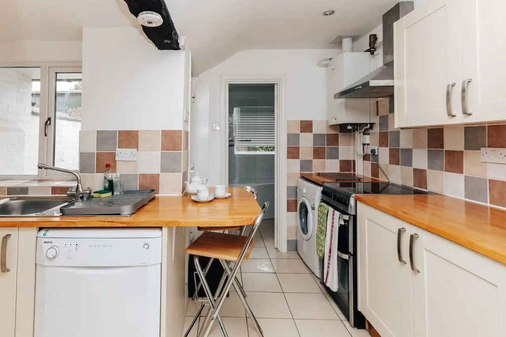 Park End House - Parking Pet Friendly - From 180 Per Night