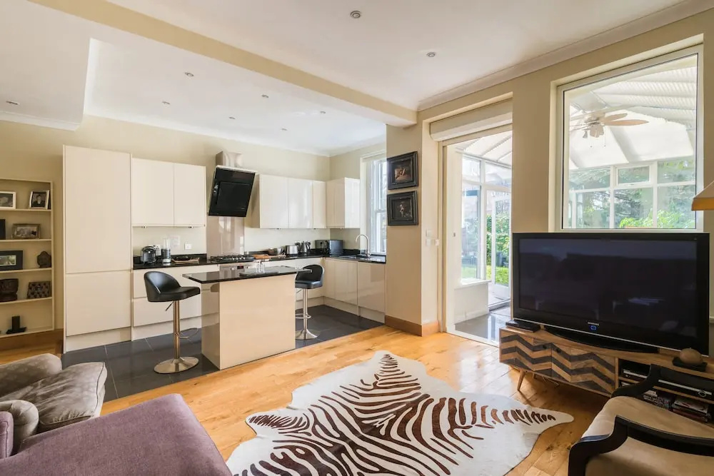 Designer Chelsea Family Home with Garden