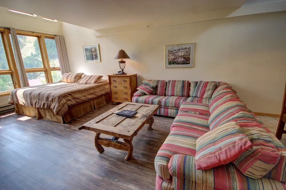 Liftside 402 by SummitCove Vacation Lodging