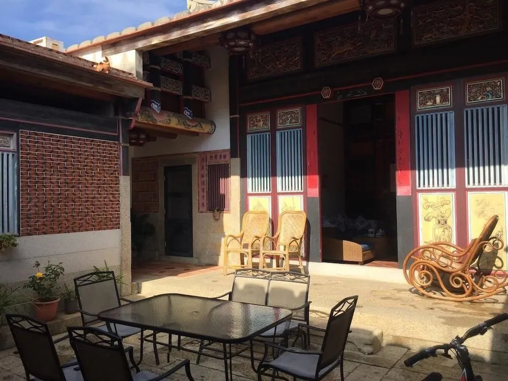 No. 85 Shuitou B&B